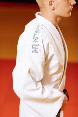 Photo http://static.kintayo.com/images/judo/adults/450/White/man_white_450gsm_4.jpg