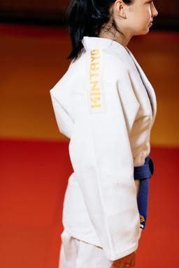 Photo http://static.kintayo.com/images/judo/adults/650/White/woman_white_550gsm_3.jpg