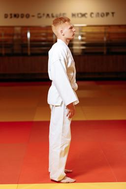 Photo http://static.kintayo.com/images/karate/adults/Karate_man_240gsm_5.jpg