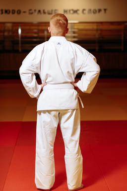 Photo http://static.kintayo.com/images/karate/adults/Karate_man_240gsm_6.jpg