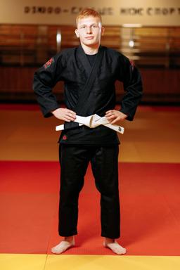 Photo https://static.kintayo.com/images/bjj/adults/450/Black/Bjj_man_black_450gsm_1.jpg