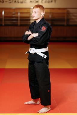 Photo https://static.kintayo.com/images/bjj/adults/450/Black/Bjj_man_black_450gsm_2.jpg