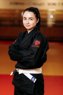 Photo https://static.kintayo.com/images/bjj/adults/450/Black/Bjj_woman_black_450gsm_3.jpg