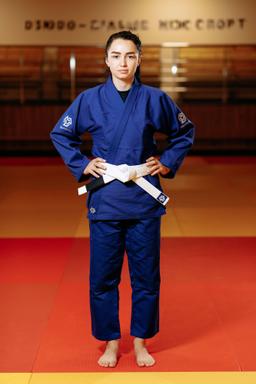Photo https://static.kintayo.com/images/bjj/adults/450/Blue/Bjj_woman_blue_450gsm_1.jpg