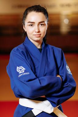 Photo https://static.kintayo.com/images/bjj/adults/450/Blue/Bjj_woman_blue_450gsm_5.jpg