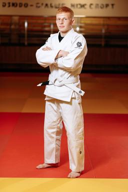 Photo https://static.kintayo.com/images/bjj/adults/450/White/Bjj_man_white_450gsm_3.jpg