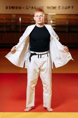 Photo https://static.kintayo.com/images/bjj/adults/450/White/Bjj_man_white_450gsm_5.jpg