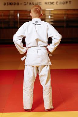 Photo https://static.kintayo.com/images/bjj/adults/450/White/Bjj_man_white_450gsm_6.jpg