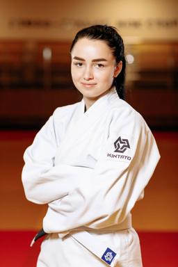 Photo https://static.kintayo.com/images/bjj/adults/450/White/Bjj_woman_white_450gsm_3.jpg