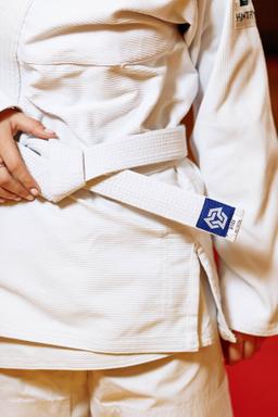 Photo https://static.kintayo.com/images/bjj/adults/450/White/Bjj_woman_white_450gsm_7.jpg