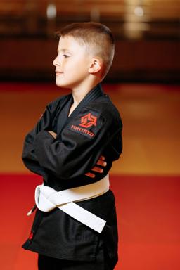 Photo https://static.kintayo.com/images/bjj/kids/350/Black/Bjj_boy_black_350gsm_3.jpg