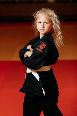 Photo https://static.kintayo.com/images/bjj/kids/350/Black/Bjj_girl_black_350gsm_3.jpg
