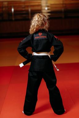 Photo https://static.kintayo.com/images/bjj/kids/350/Black/Bjj_girl_black_350gsm_6.jpg