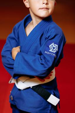 Photo https://static.kintayo.com/images/bjj/kids/350/Blue/Bjj_boy_blue_350gsm_3.jpg