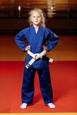 Photo https://static.kintayo.com/images/bjj/kids/350/Blue/Bjj_girl_blue_350gsm_1.jpg