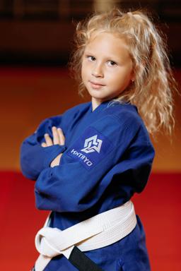 Photo https://static.kintayo.com/images/bjj/kids/350/Blue/Bjj_girl_blue_350gsm_3.jpg