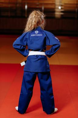 Photo https://static.kintayo.com/images/bjj/kids/350/Blue/Bjj_girl_blue_350gsm_6.jpg