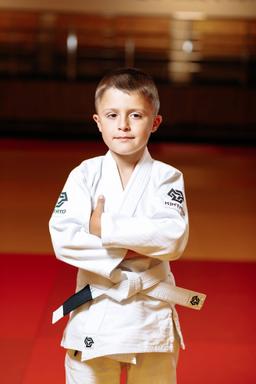 Photo https://static.kintayo.com/images/bjj/kids/350/White/Bjj_boy_white_350gsm_2.jpg
