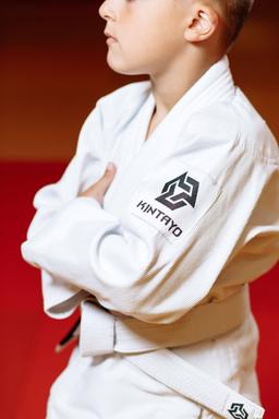 Photo https://static.kintayo.com/images/bjj/kids/350/White/Bjj_boy_white_350gsm_4.jpg