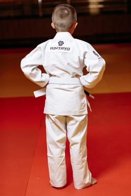Photo https://static.kintayo.com/images/bjj/kids/350/White/Bjj_boy_white_350gsm_5.jpg