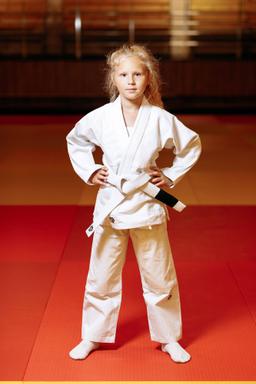 Photo https://static.kintayo.com/images/bjj/kids/350/White/Bjj_girl_white_350gsm_1.jpg
