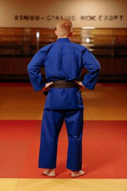 Photo https://static.kintayo.com/images/judo/adults/450/Blue/man_blue_450gsm_6.jpg