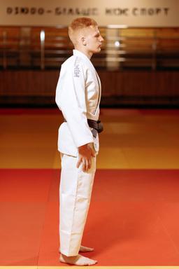 Photo https://static.kintayo.com/images/judo/adults/450/White/man_white_450gsm_3.jpg