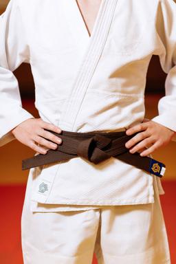 Photo https://static.kintayo.com/images/judo/adults/450/White/man_white_450gsm_6.jpg