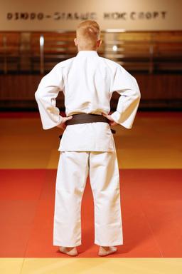 Photo https://static.kintayo.com/images/judo/adults/450/White/man_white_450gsm_7.jpg