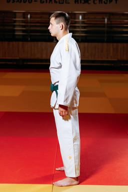 Photo https://static.kintayo.com/images/judo/adults/550/White/man_white_550gsm_2.jpg