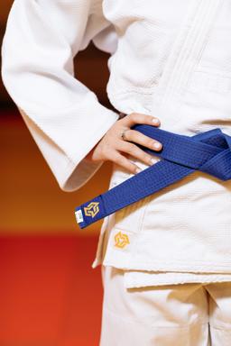 Photo https://static.kintayo.com/images/judo/adults/550/White/woman_white_550gsm_3.jpg