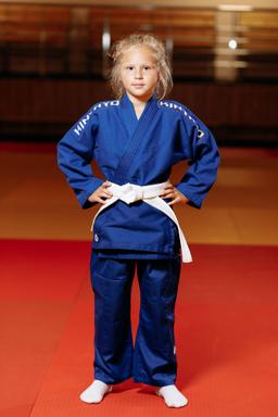 Photo https://static.kintayo.com/images/judo/kids/350/Blue/Judo_girl_blue_350gsm_1.jpg