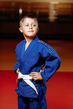 Photo https://static.kintayo.com/images/judo/kids/450/Blue/Judo_boy_blue_450gsm_3.jpg