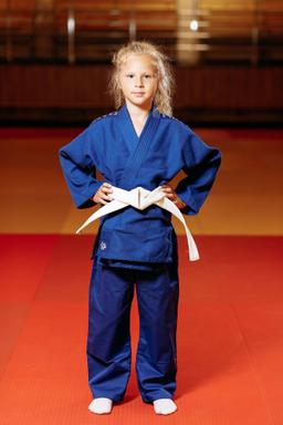 Photo https://static.kintayo.com/images/judo/kids/450/Blue/Judo_girl_blue_450gsm_1.jpg