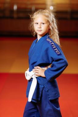 Photo https://static.kintayo.com/images/judo/kids/450/Blue/Judo_girl_blue_450gsm_3.jpg
