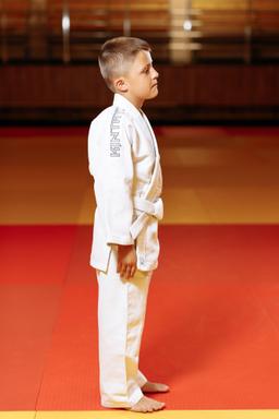 Photo https://static.kintayo.com/images/judo/kids/450/White/Judo_boy_white_450gsm_5.jpg