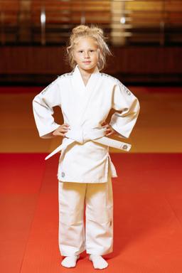 Photo https://static.kintayo.com/images/judo/kids/450/White/Judo_girl_white_450gsm_1.jpg