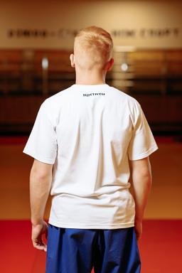 Photo https://static.kintayo.com/images/t-shirts/adults/judo/White_JUDO_2.jpg