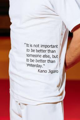 Photo https://static.kintayo.com/images/t-shirts/adults/kano/Kano_white_2.jpg