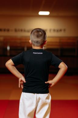 Photo https://static.kintayo.com/images/t-shirts/kids/i_do_judo/Black_do_judo_2.jpg