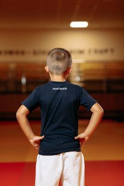 Photo https://static.kintayo.com/images/t-shirts/kids/i_do_judo/Blue_do_judo_2.jpg