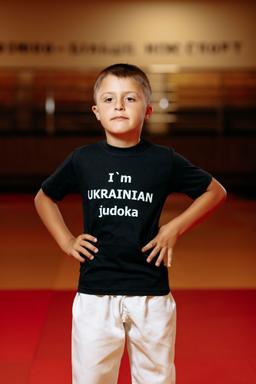 Photo https://static.kintayo.com/images/t-shirts/kids/i_ukr_judoka/Black_ukr_judoka_1.jpg