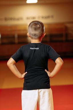 Photo https://static.kintayo.com/images/t-shirts/kids/i_ukr_judoka/Black_ukr_judoka_2.jpg
