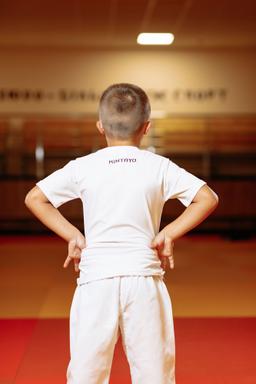 Photo https://static.kintayo.com/images/t-shirts/kids/i_ukr_judoka/White_ukr_judoka_2.jpg