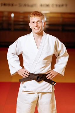 Photo http://static.kintayo.com/images/judo/adults/450/White/man_white_450gsm_2.jpg