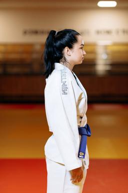 Photo http://static.kintayo.com/images/judo/adults/450/White/woman_white_450gsm_4.jpg