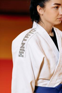 Photo http://static.kintayo.com/images/judo/adults/450/White/woman_white_450gsm_5.jpg