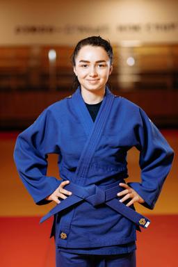 Photo http://static.kintayo.com/images/judo/adults/550/Blue/woman_white_550gsm_2.jpg