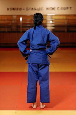Photo http://static.kintayo.com/images/judo/adults/550/Blue/woman_white_550gsm_6.jpg
