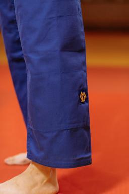 Photo http://static.kintayo.com/images/judo/adults/550/Blue/woman_white_550gsm_7.jpg